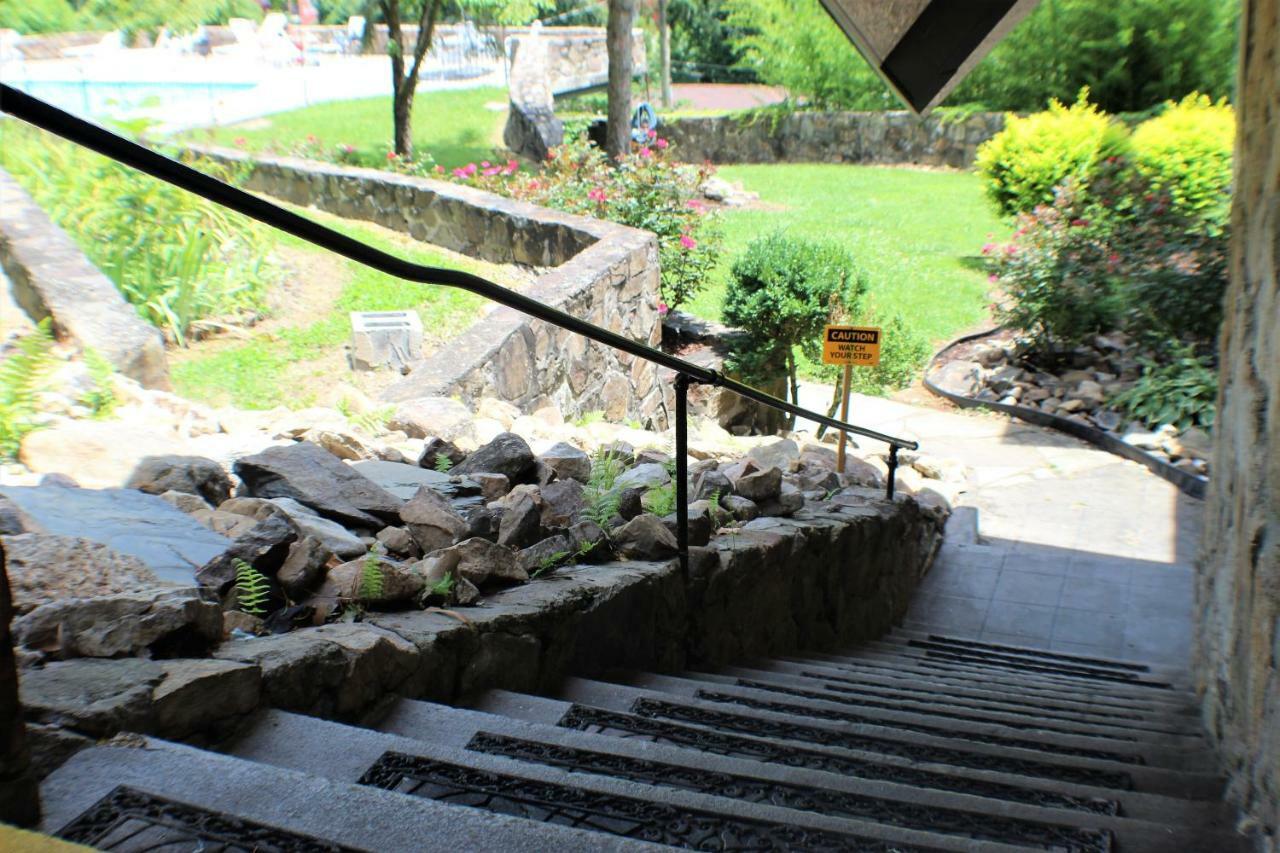 Chalet Inn Gatlinburg Exterior photo