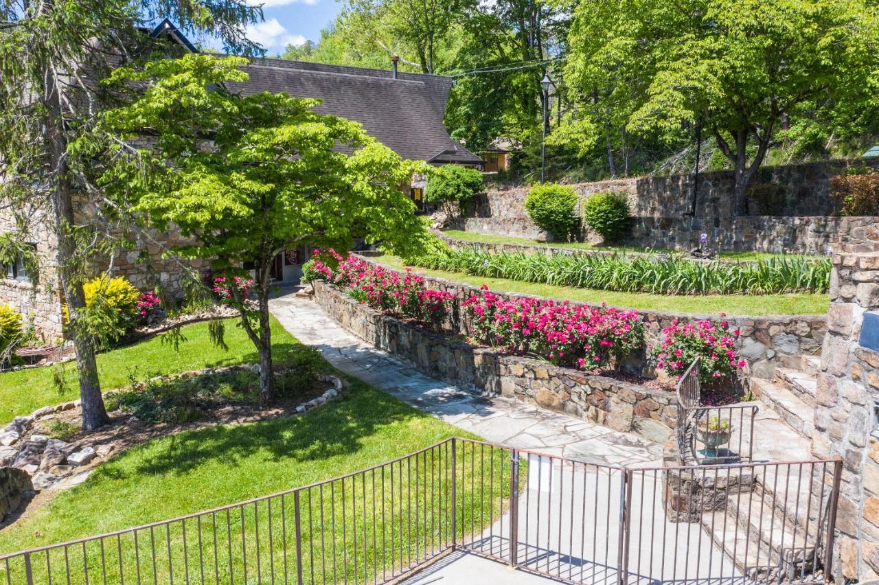 Chalet Inn Gatlinburg Exterior photo
